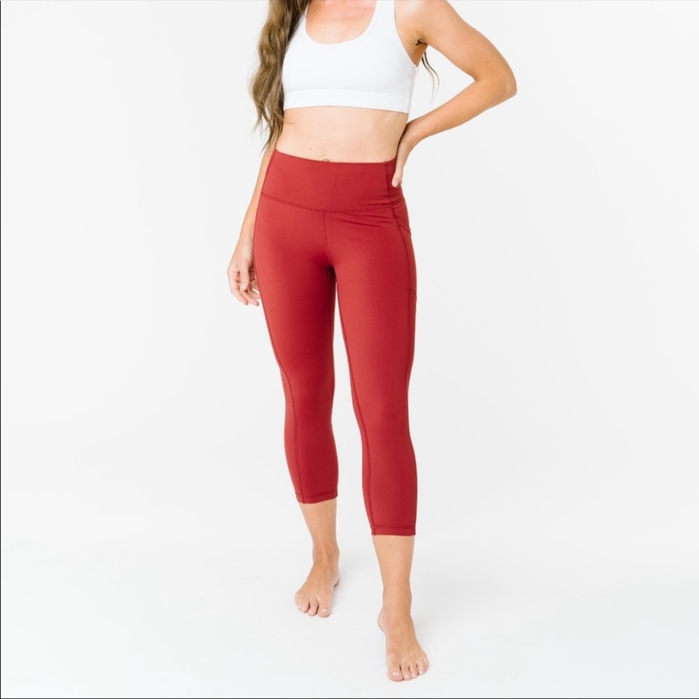 Zyia Brilliant pocket high rise Capri in red
